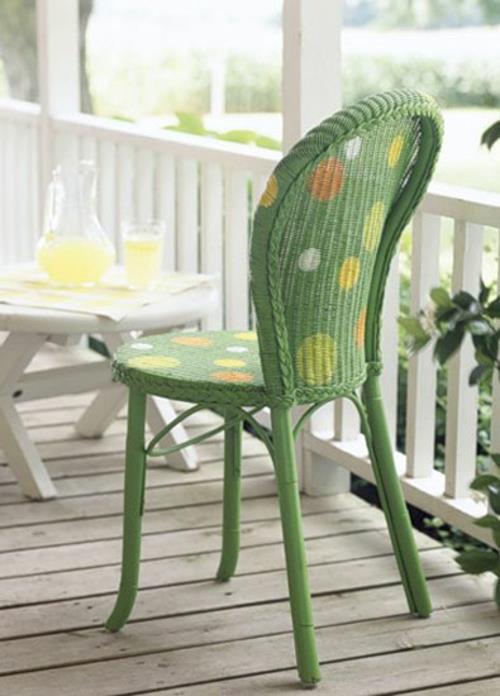 DIY ιδέες διακόσμησης για βαμμένα έπιπλα ξύλινη καρέκλα πράσινη φρέσκια παρτιτούρα