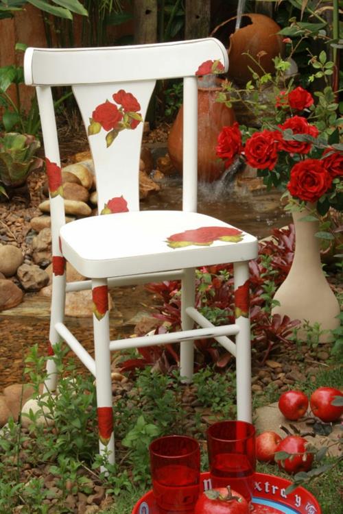 Ιδέες διακόσμησης για βαμμένα έπιπλα καρέκλα λευκά κόκκινα λουλούδια