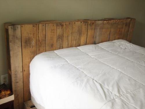 DIY κεφαλάρι από ξύλο Euro pallets από μαλακά στρώματα