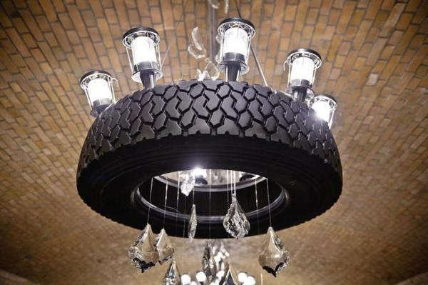 Έπιπλα DIY κατασκευασμένα από ελαστικό πολυέλαιου ελαστικών αυτοκινήτου
