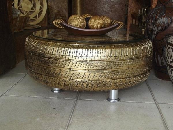 Έπιπλα DIY κατασκευασμένα από γυαλιστερό χρώμα ελαστικών αυτοκινήτου