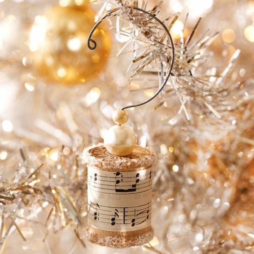 Χριστουγεννιάτικες διακοσμήσεις μουσική vintage στυλ γιρλάντα DIY