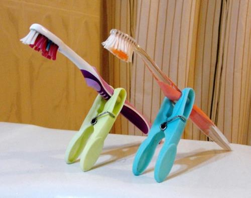 DIY κάτοχος οδοντόβουρτσας ιδέες μανταλάκια