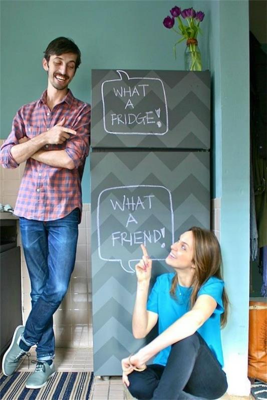 DIY σπιτικές ιδέες κουζίνας αναδιαμορφώστε ψυγείο ανανεώστε κολλητική ταινία μοτίβο chevron
