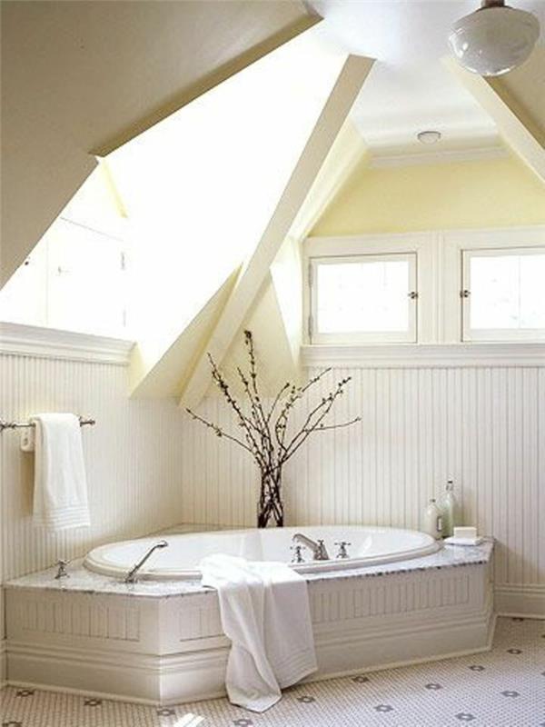 Ρύθμιση της σοφίτας δαπέδου για εξοικονόμηση χώρου σχεδίασης μπάνιου στη σοφίτα