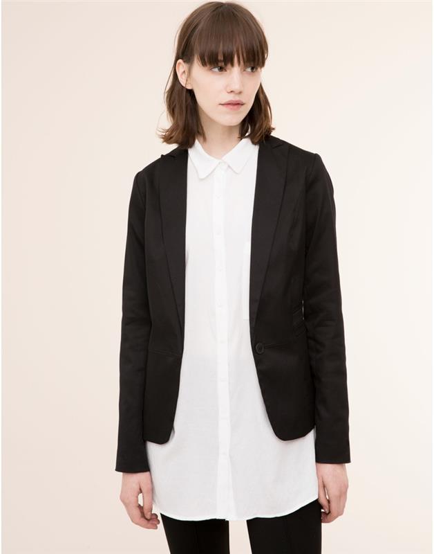 Γυναικείο μπουφάν, μαύρο, σπορ σε συνδυασμό με λευκό πουκάμισο