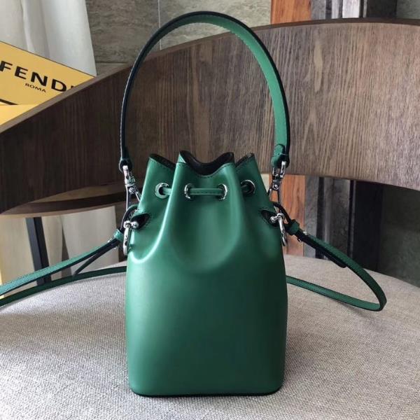 Γυναικείες τσάντες - μια πράσινη τσάντα