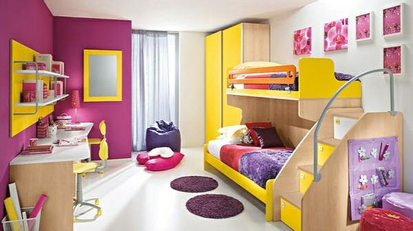 Το εσωτερικό του παιδικού δωματίου με έντονα χρώματα ανανεώνει παιχνιδιάρικο