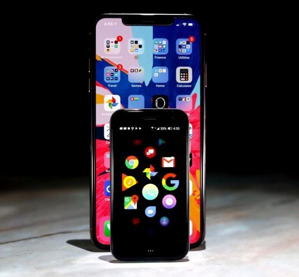 Το μικροσκοπικό smartphone Palm είναι πλέον μια ανεξάρτητη συσκευή 4 φορές μικρότερη από ένα smartphone