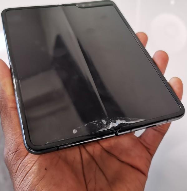 Σπασμένη καθυστέρηση κυκλοφορίας της οθόνης αυτοκόλλητου Samsung Galaxy Fold έρχεται