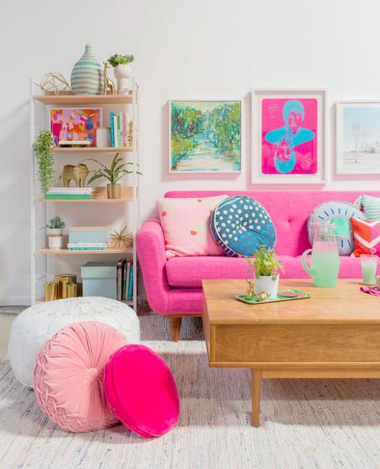 Ιδέες Deco σαλόνι πολύχρωμα μαξιλάρια ροζ βιολετί πολύ εντυπωσιακό