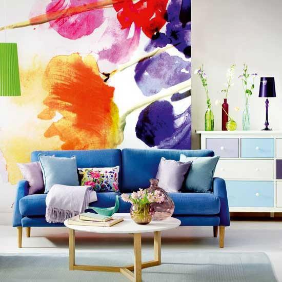 Ιδέες διακόσμησης σαλόνι όμορφο κομψό εσωτερικό σχεδιασμό ναυτικό μπλε καναπέ τοίχο ζωγραφική λουλούδια