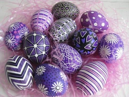 Ιδέες διακόσμησης για πασχαλινές διακοσμήσεις Πασχαλινά αυγά μωβ αποχρώσεις