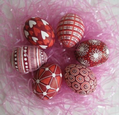 Ιδέες διακόσμησης για πασχαλινές διακοσμήσεις Πασχαλινά αυγά σε κόκκινες αποχρώσεις