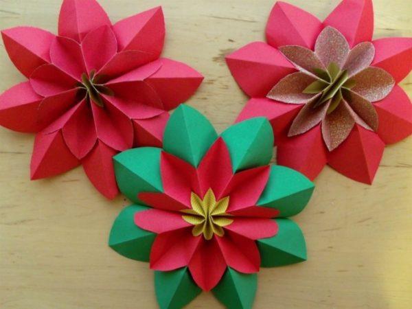 Φτιάξτε διακοσμητικά σε χριστουγεννιάτικα χρώματα με χαρτί