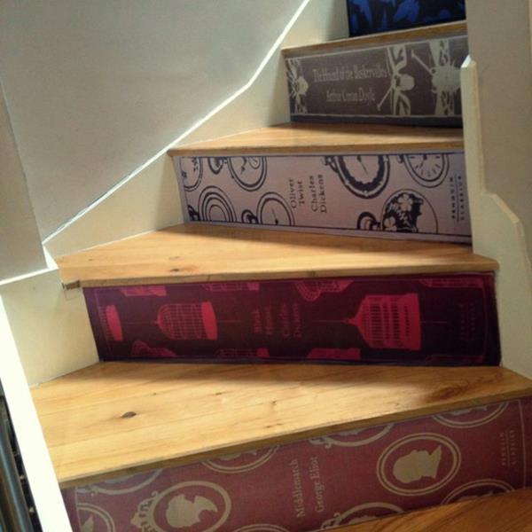 Διακόσμηση με βιβλία σκάλες ξύλινα σκαλοπάτια