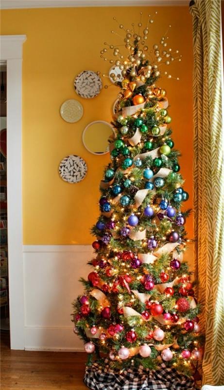 Διακόσμηση και χρωματισμός χριστουγεννιάτικου δέντρου