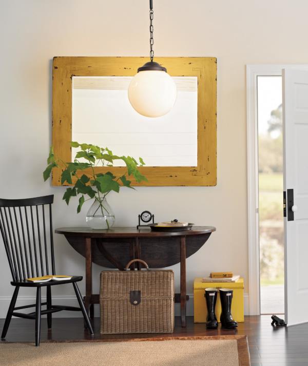 Διακοσμητικός καθρέφτης τοίχου σε ορθογώνιο σχήμα ξύλινο πλαίσιο επιτραπέζια λάμπα