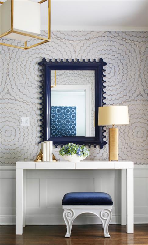 Διακοσμητικός καθρέφτης τοίχου στο διάδρομο ορθογώνιο σχήμα σκούρο μπλε πλαίσιο σκαμπό τραπέζι