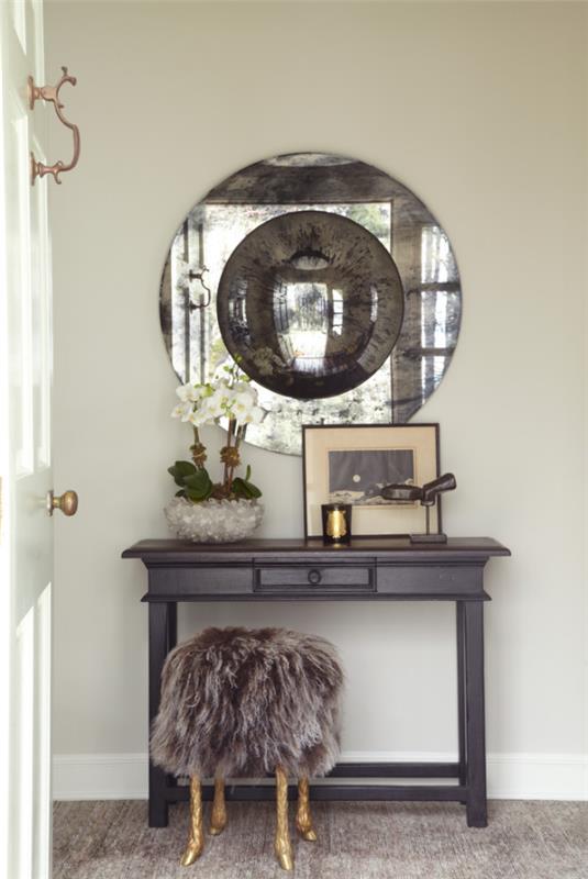 Διακοσμητικός καθρέφτης τοίχου στο διάδρομο στρογγυλό σχήμα λαμπερό σκαμπό σκελετού με faux γούνα