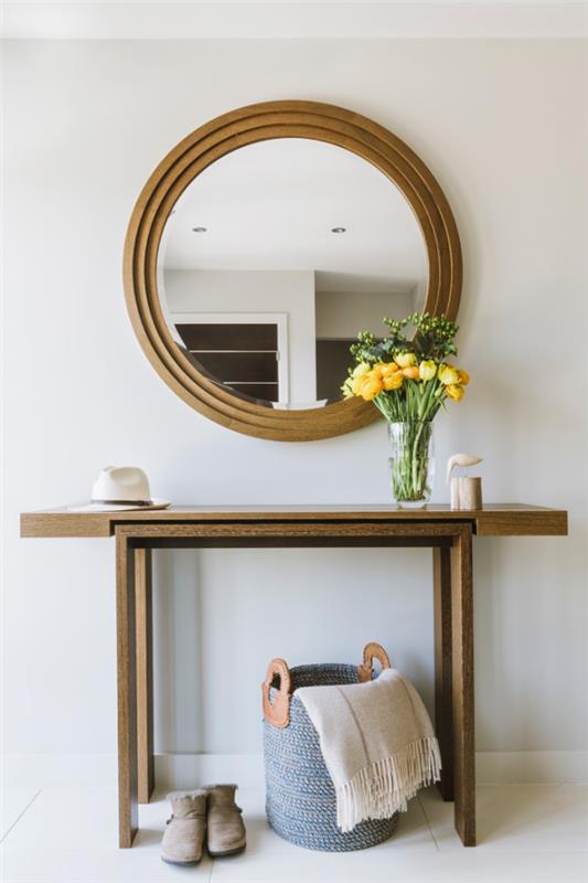 Διακοσμητικός καθρέφτης τοίχου στο διάδρομο απλό σχέδιο λουλούδια στρογγυλό σχήμα σε βάζο