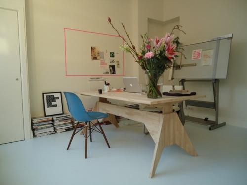 Διακοσμητική ταινία λουλούδια γραφείου τραπεζάκι ξύλινη καρέκλα