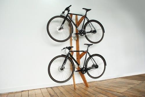 Σωστή αποθήκευση του ποδηλάτου στο σπίτι ξύλινη βάση