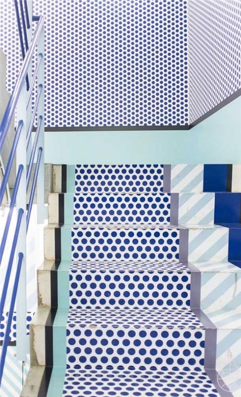Σχεδιασμός έμπνευσης μπλε λευκές σκάλες