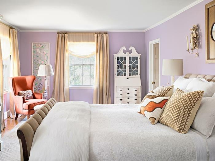 Το χρώμα μοβ τοίχοι κρεβατοκάμαρας κομψή διακόσμηση