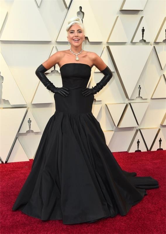 Τα καλύτερα ρούχα στο Oscars 2019 μαύρο φόρεμα της Lady Gaga από τον Alexander McQueen