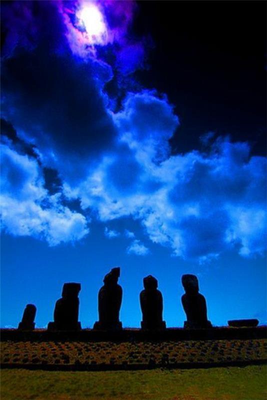 τη νύχτα αγάλματα moai Το καταπληκτικό νησί του Πάσχα