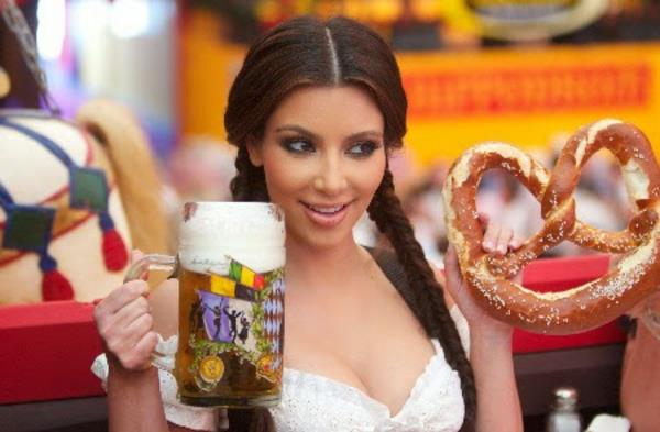 Χτένισμα Dirndl Kim Kardashian oktoberfest