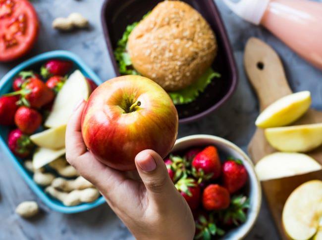 Κανόνες διατροφής Τρώτε υγιεινά χάμπουργκερ ή τρώτε πολλά φρέσκα φρούτα
