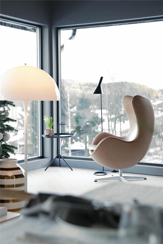Διαμέρισμα σχεδίου Δανίας σε καρέκλα αυγών στυλ hygge