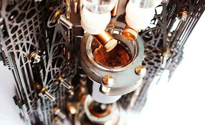 Ολλανδικός εργαστηριακός σχεδιαστής καφέ, γοτθικός καθεδρικός ναός που φτιάχνει καφέ
