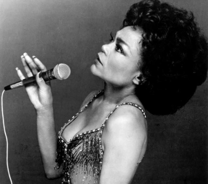 Eartha Kitt κούρεμα χτενίσματα της δεκαετίας του '50
