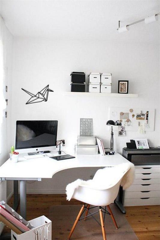 Γωνιακό γραφείο μοντέρνο γραφείο στο σπίτι σε λευκό, μερικές αντιθέσεις σε μαύρο έχουν όλα όσα χρειάζεστε