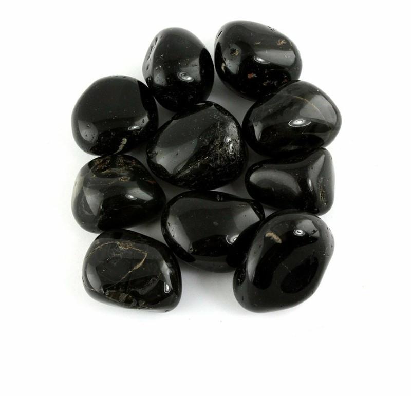 Πολύτιμοι λίθοι και ζώδιο Αιγόκερως μαύρες πέτρες όνυχα