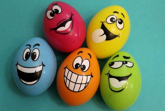 Αυγά ζωγραφίζουν πρόσωπα δημιουργικά ανταγωνισμός Δημιουργήστε τα πασχαλινά αυγά αστεία αυγά με πρόσωπα