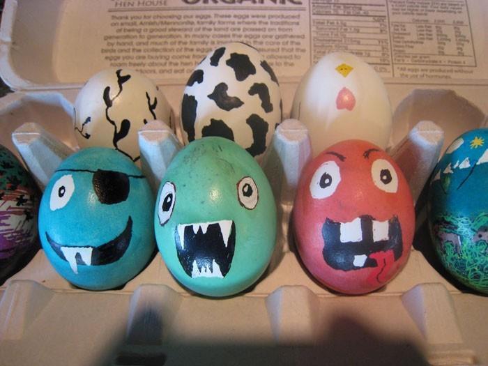 Τα αυγά ζωγραφίζουν πρόσωπα δημιουργικά διαγωνίζονται τέρατα