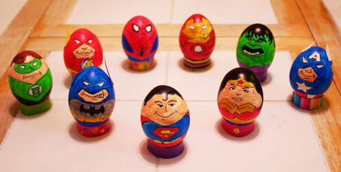 Αυγά ζωγραφίζουν πρόσωπα δημιουργικά ανταγωνιστικά Πασχαλινά αυγά σχεδιασμός εκδικητών