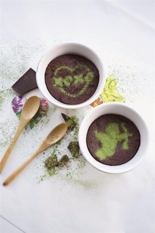 Απλές, γρήγορες και υγιεινές ιδέες για συνταγή κέικ κέικ από τη σκόνη matcha για κέικ σοκολάτας μικροκυμάτων