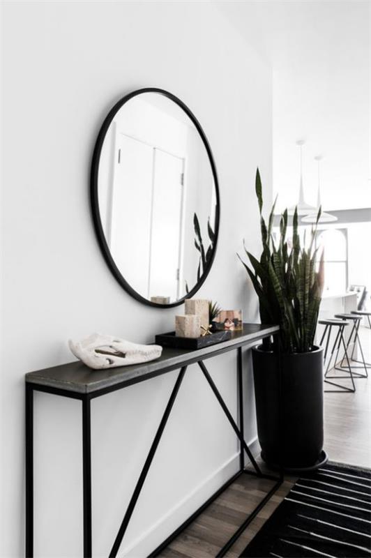 Σχεδιάστε την είσοδο με μοντέρνο τρόπο Λευκό και μαύρο σε αντίθεση στρογγυλό τοίχο καθρέφτη φυτό με υψηλή γλάστρα