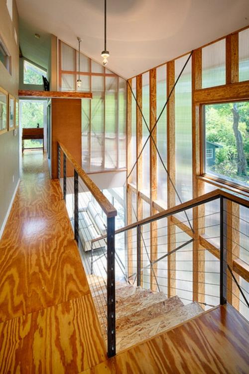 Οι ιδέες επίπλωσης ανοίγουν χώρους ξύλινες σκάλες με παράθυρο σε ύψος