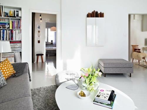 Ιδέες επίπλωσης Σουηδικός καναπές τραπεζάκι σαλονιού με διακόσμηση σπιτιού