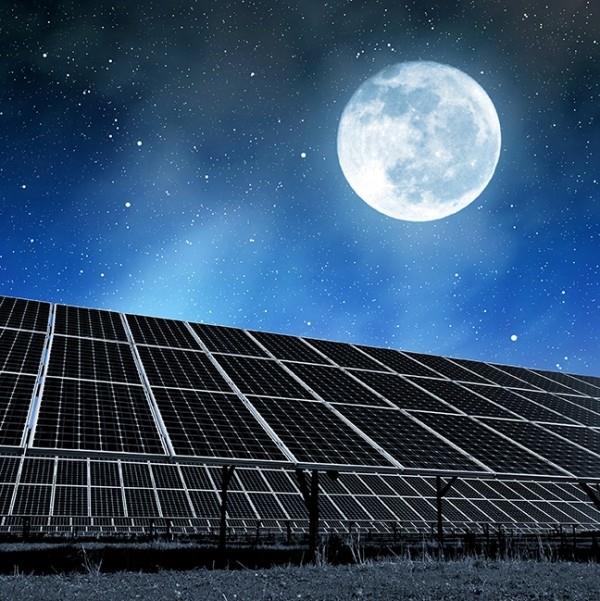 Ενέργεια από τον νυχτερινό ουρανό - τα ηλιακά κύτταρα ανέτρεψαν την ηλιακή ενέργεια τη νύχτα ηλεκτρική ενέργεια στο σκοτάδι