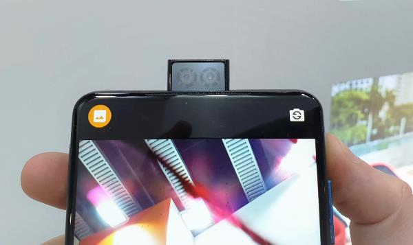 Energizer Power Max P18K Pop - Το πιο αστείο smartphone από το MWC 2019 κινητοποίησε την selfie κάμερα