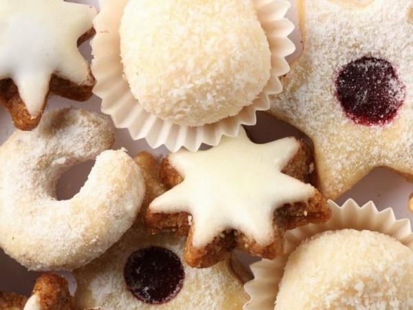 Μάτια αγγέλου με μπισκότα μαρμελάδας ψήνουν χριστουγεννιάτικα μπισκότα