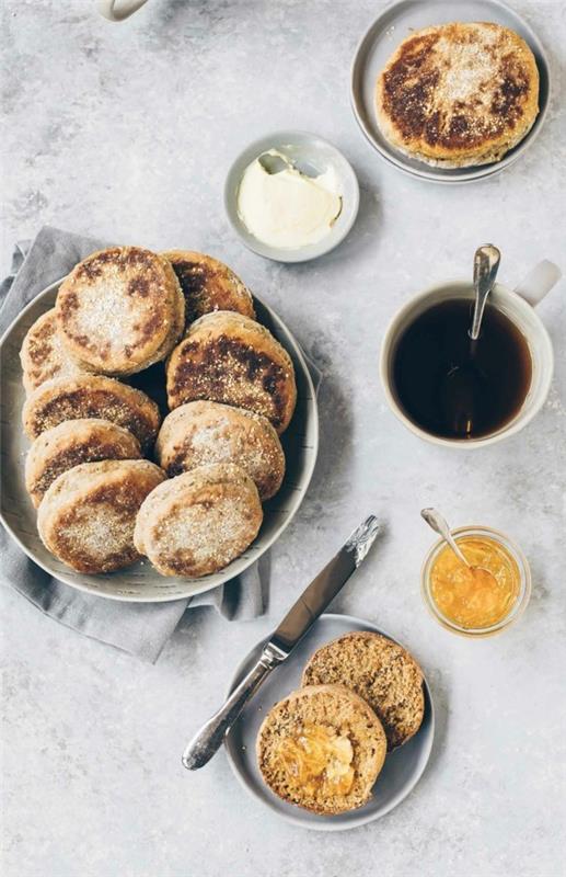 Recipeήνοντας αγγλικά muffins μόνοι σας συνταγή από αλεύρι ολικής αλέσεως
