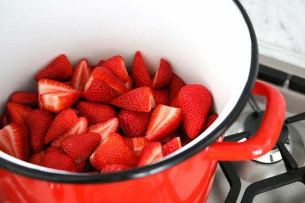 Πώς να φτιάξετε μαρμελάδα φράουλα μόνοι σας Συνταγή για να κόψετε φράουλες